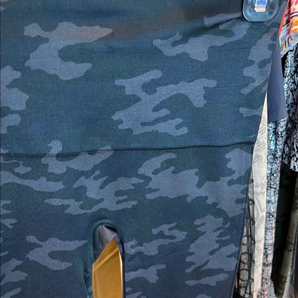 SPANX Dark Camouflage Leggings - Picture 5 of 8